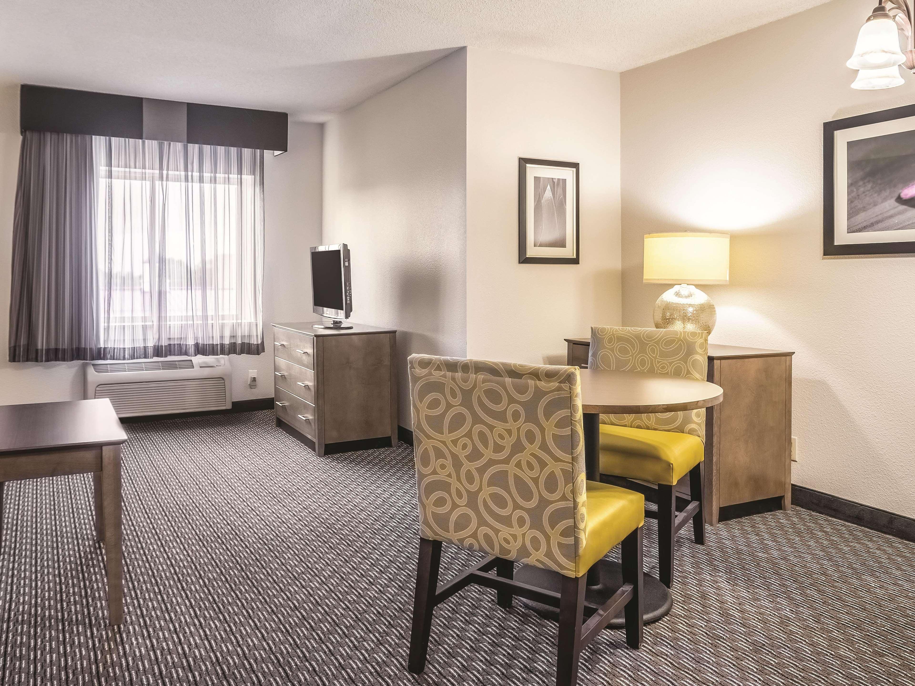La Quinta By Wyndham Hartford Bradley Airport Hotel Windsor Locks Kültér fotó