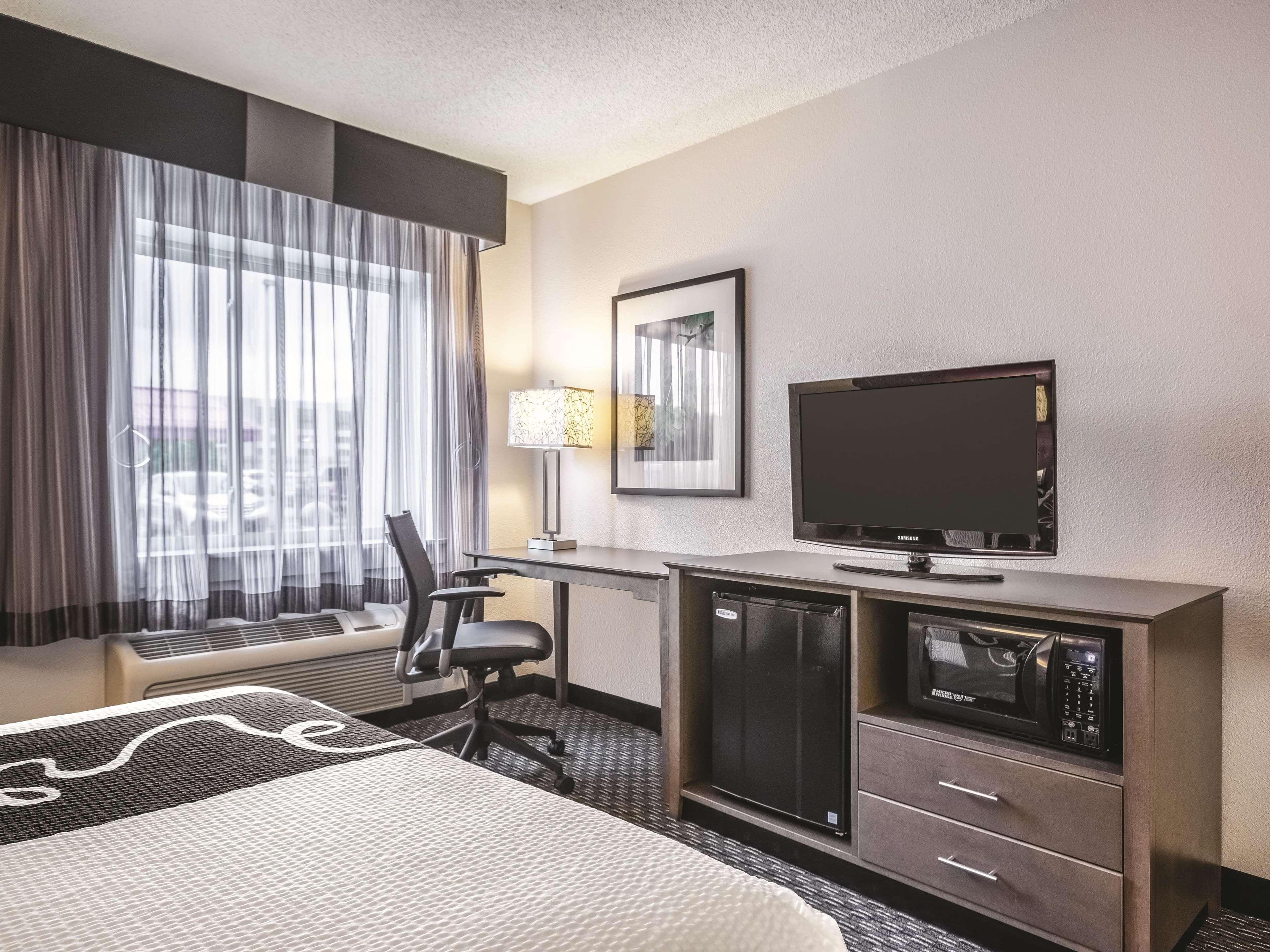 La Quinta By Wyndham Hartford Bradley Airport Hotel Windsor Locks Kültér fotó