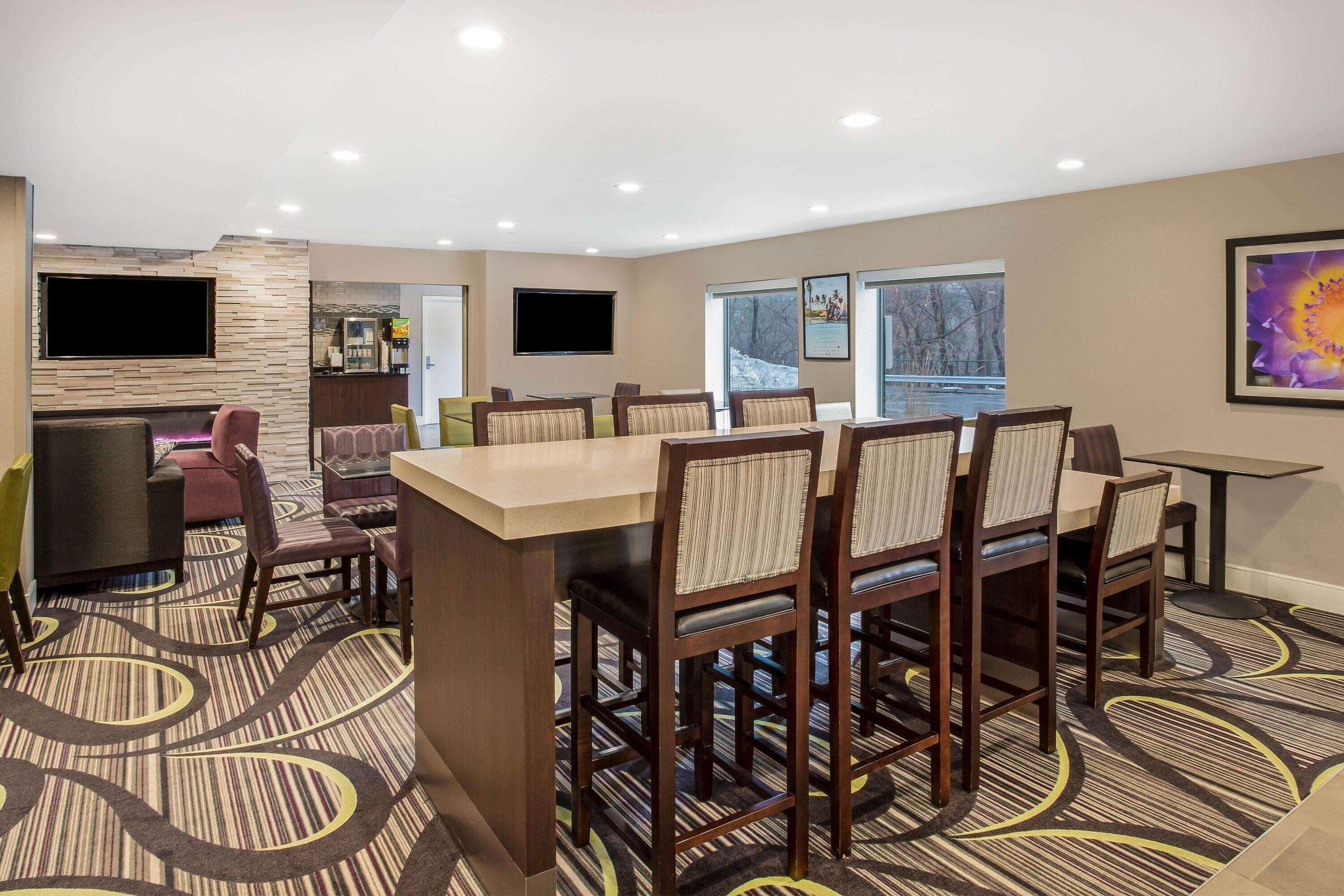 La Quinta By Wyndham Hartford Bradley Airport Hotel Windsor Locks Kültér fotó