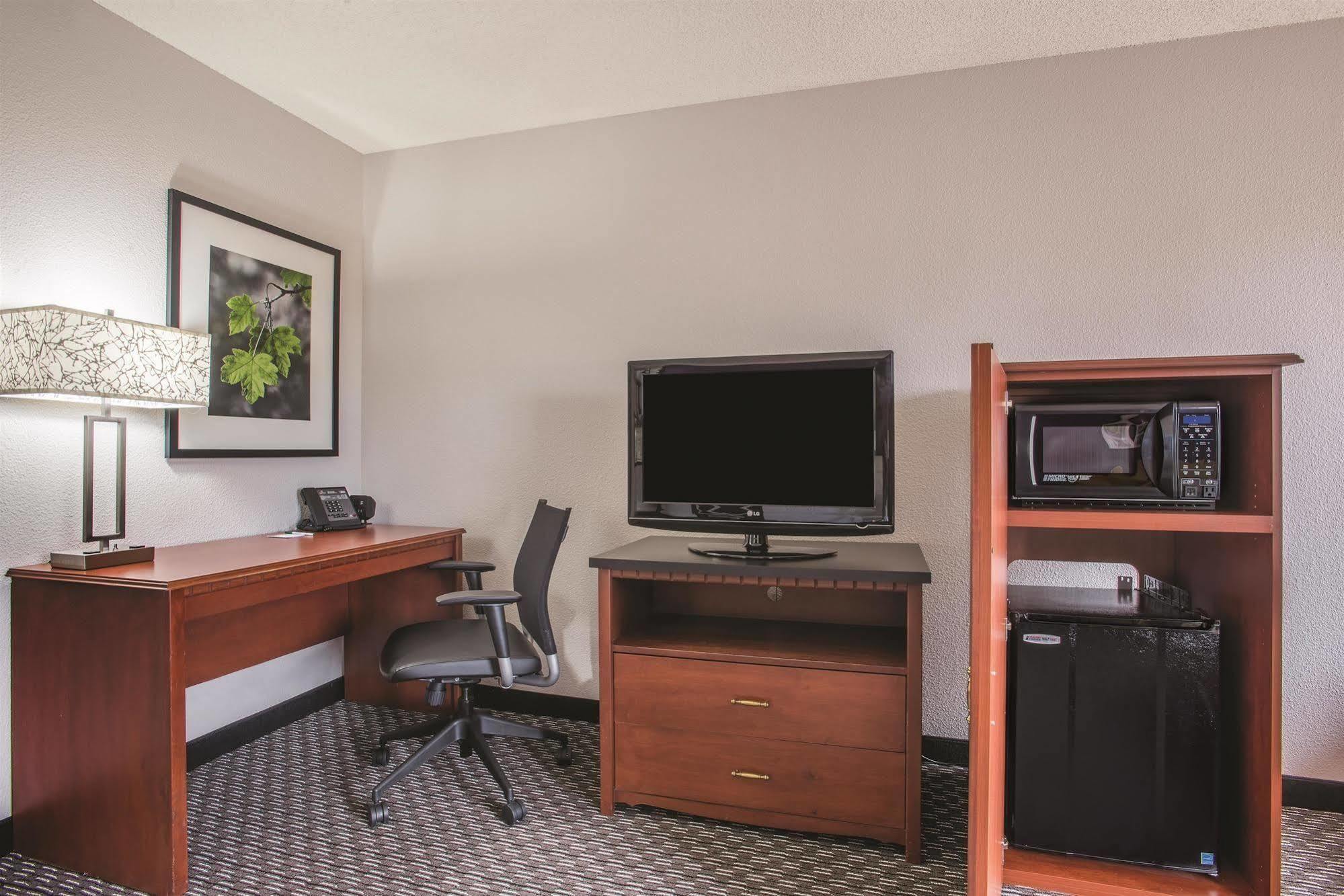 La Quinta By Wyndham Hartford Bradley Airport Hotel Windsor Locks Kültér fotó